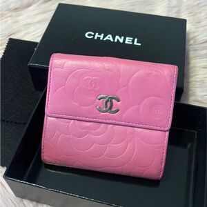 SUPER RARE Authentic Chanel Pink Leather Camellia CC Logo Lambskin Bifold Wallet